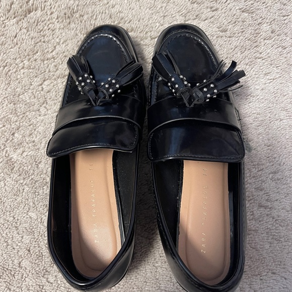 Like-New ZARA heeled loafers (black) - Picture 5 of 6